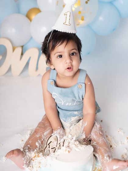 This is what a successful cake smash looks like. Covered in cake and having the time of his life. These photos are a perfect memory of the pure, uninhibited joy of being one.