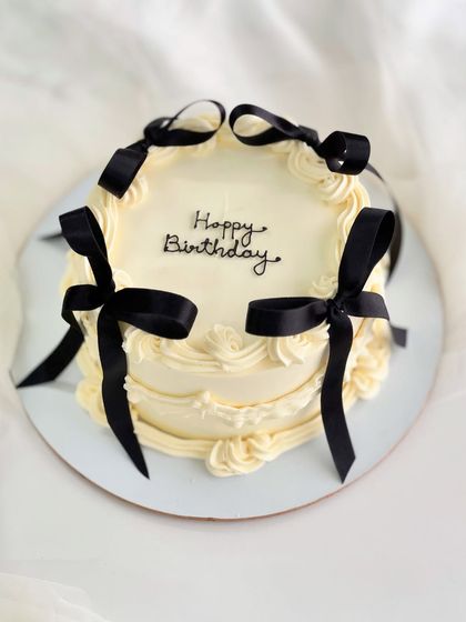 Modern Minimalist Cakes photo 3