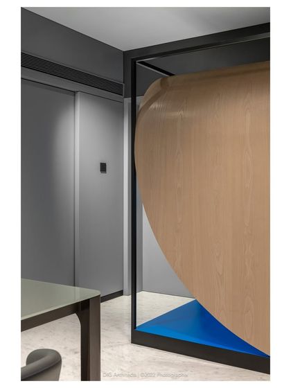 A Hint of Azul: Curvilinear Forms & Color photo 9