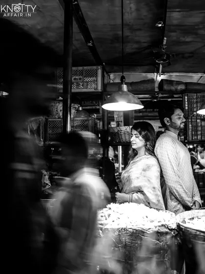 There's a unique magic in the chaos of Old Mumbai. This shot from the Dadar flower market uses motion and stillness to freeze a quiet moment between the couple, surrounded by the city's vibrant pulse. It’s a testament to finding beauty in unexpected places.