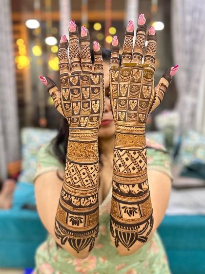 Intricate Bridal Mehendi photo 5