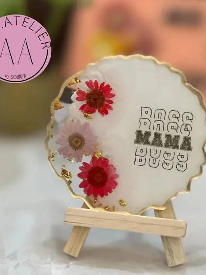 For the "Boss Mama" in your life. This white and floral resin frame is a modern and empowering gift for the mom who does it all.