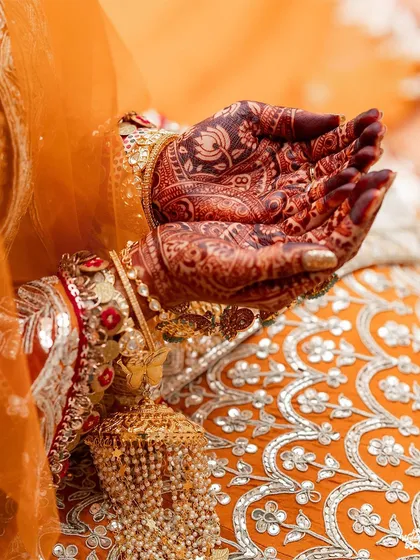 A detailed close-up of the bride's intricate mehendi. I pay close attention to the small details that hold great significance and beauty.