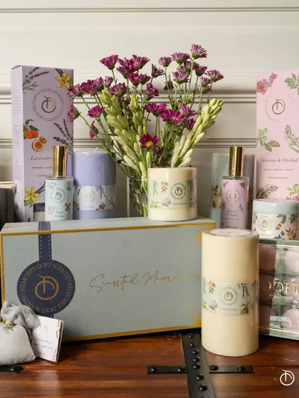 My exquisite fragrances may evoke a sense of deep calm and sheer joy. This gift set is perfect for pampering your loved ones during the festive season or for any special occasion.