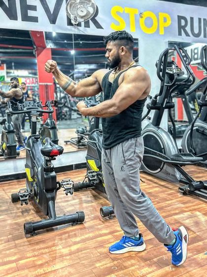 A side bicep pose, showing the peak of the bicep and the definition in my forearm.