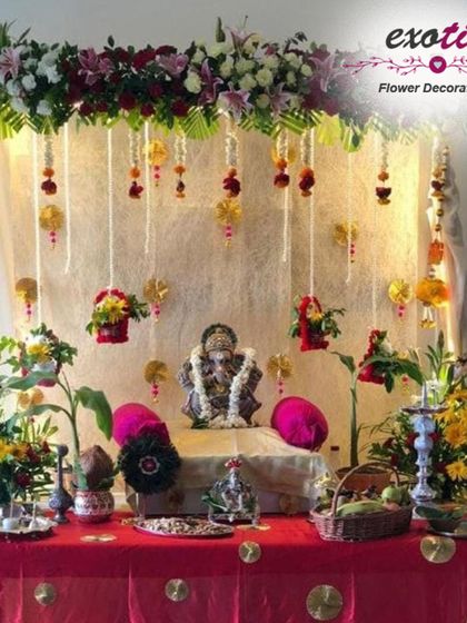 A simple yet beautiful tabletop Ganpati setup with a fabric backdrop and hanging floral arrangements. This decor is perfect for smaller spaces, bringing a festive and devotional touch without overwhelming the room.