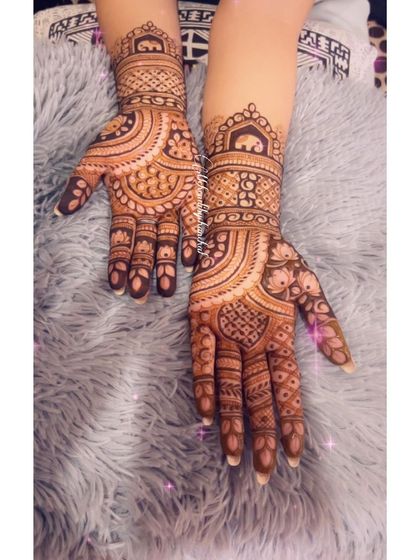 Another view of the elephant-themed engagement design, showing the beautiful symmetry and detail.