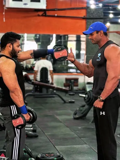 Goal setting se hi future banta hai. Har set, har rep aapko aapke goal ke paas le jaata hai. Main is process mein aapka partner hoon.