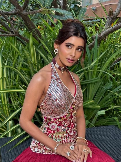 A closer look at the Garba night glam. The makeup is fresh and radiant, with a focus on glowing skin and defined eyes that will stand out on the dance floor.