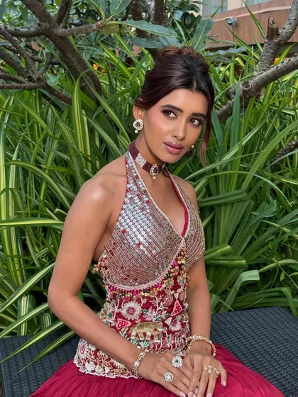 A closer look at the Garba night glam. The makeup is fresh and radiant, with a focus on glowing skin and defined eyes that will stand out on the dance floor.