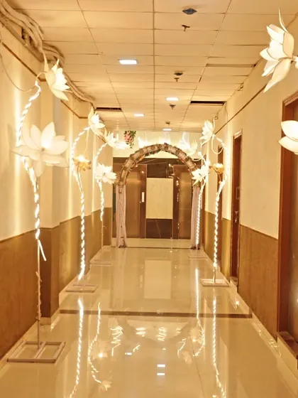 The entrance to our Badlapur hall, decorated with beautiful illuminated lotus stands. We believe in creating a grand welcome for you and your guests from the moment you arrive.