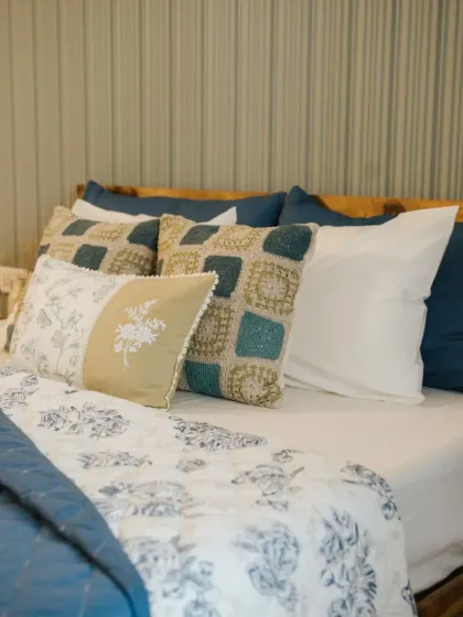 The Yellow Dwelling - Custom Soft Furnishings Cozy Bedrooms: Bedding & Quilts photo 14