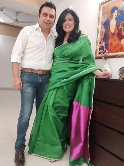 For our second wedding anniversary, I wore this beautiful green Chanderi saree with a vibrant pink border. It felt special and celebratory, just right for the occasion.