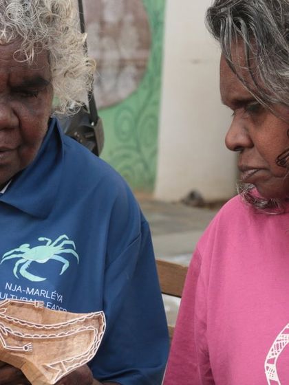 At the confluence of craft, culture and heritage are the skilled artisans who carry an invaluable legacy. We are grateful to CAIR, DFAT and Australian Consultate to support a unique cross-cultural exchange with Bábbarra Women’s Centre, Maningrida.