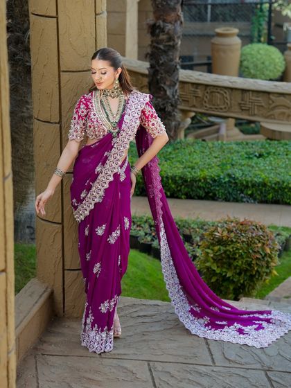 A Maharashtrian Navari look that honors the old while embracing the new. This full-length shot shows how the soft, radiant makeup complements the modern silhouette of the saree.