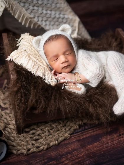 A duplicate of image 7, showing the cozy and detailed setup of the rustic bear-themed shoot.