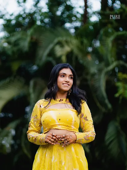 A lovely portrait of the bride-to-be at her outdoor Mehndi ceremony. Her yellow outfit and happy expression radiate pure sunshine.