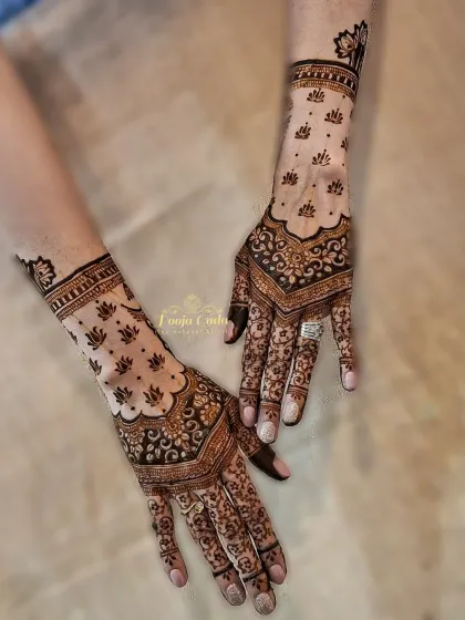 A delicate and airy back-of-hand design perfect for bridesmaids or guests. This style features a detailed cuff and finger work, with a light scattering of lotus bud motifs across the back of the hand.