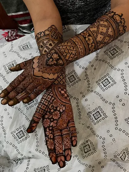 A different pose, showing how the engagement mehendi looks when the hands are crossed. The patterns flow beautifully together.