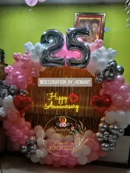 Celebrating a milestone like a 25th anniversary deserves something special. This circular balloon frame in pink, white, and silver, complete with a neon sign and foil curtain, makes for a beautiful and modern centerpiece.