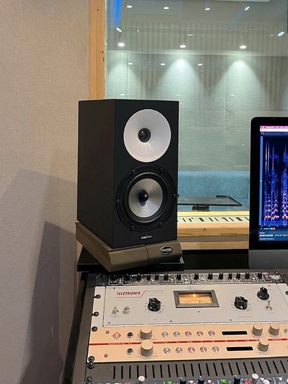 Our Amphion One18 studio monitors provide incredibly accurate and transparent sound, so you can make mixing decisions with confidence, knowing what you hear is what you get.