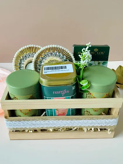 Another view of the wooden tray hamper, showing the beautiful packaging and the quality of the items included. It's a perfect eco-friendly gift.