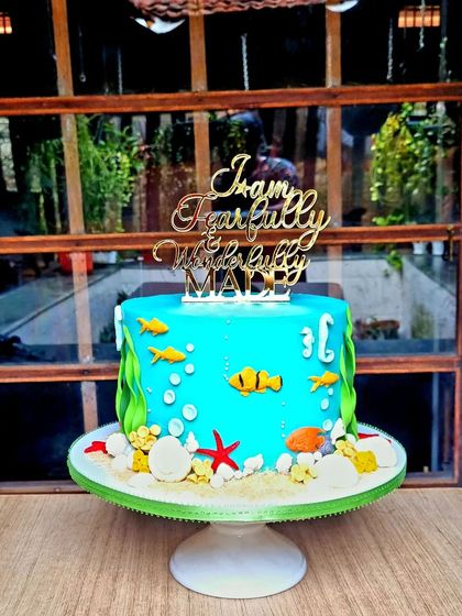 The underwater cake in a different setting.