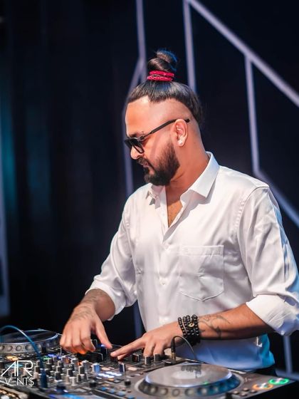 A classic shot of me focused on the mix at Sunburn Union.