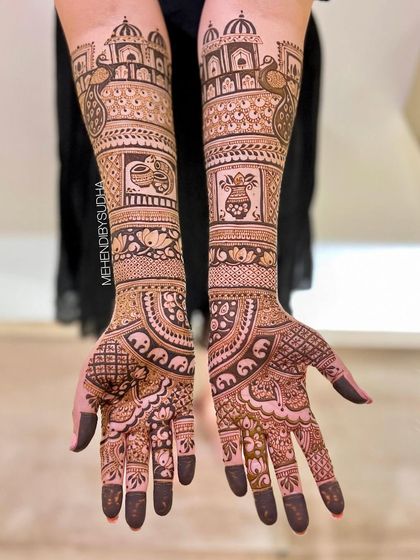 This design for Vinita features architectural elements, peacocks, and auspicious symbols like the kalash, creating a grand and royal look.