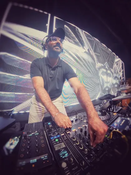 Blending beats with an awesome LED screen behind me. The visual element of a party is crucial.