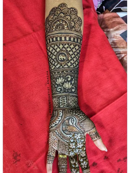 This bridal arm design features a mix of elephants, lotuses, and peacocks. It's a rich, traditional pattern that is perfect for a wedding.