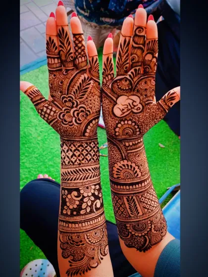 A beautiful and dense party mehandi with a mix of floral, leaf, and geometric patterns, including a special "Ram" motif in Hindi.