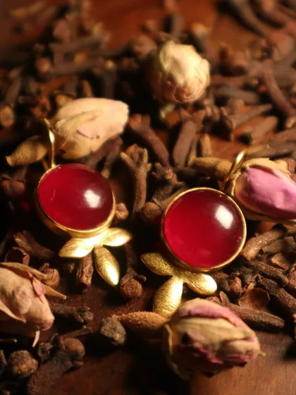 Another view of my red and gold bloom earrings, resting among fragrant cloves and dried roses. A beautiful piece for your Navratri celebrations.