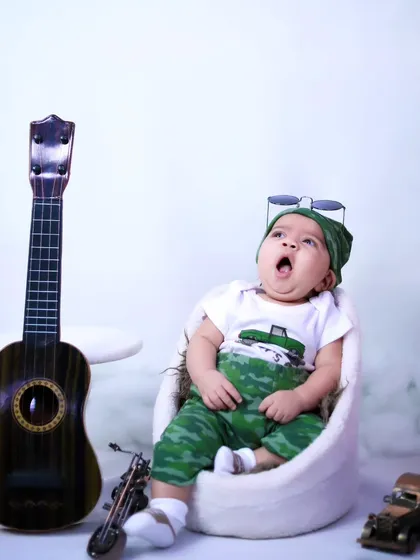 A candid moment of a baby yawning during his photoshoot. We work with your baby's schedule and mood to capture real-life, adorable moments.