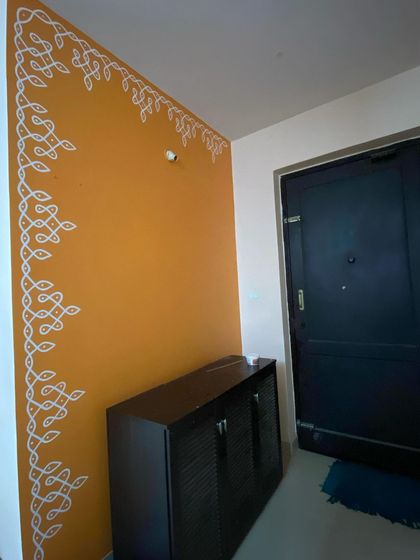 This is a Kolam border we painted at the entrance of a home. It beautifully frames the wall, adding a traditional welcome right from the front door.