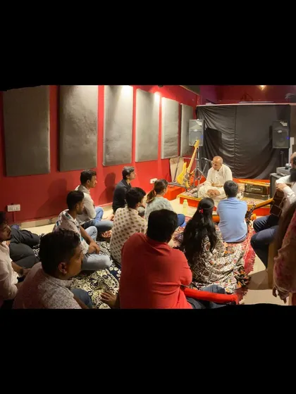 This is the typical setup for our workshops, with everyone seated comfortably on the floor. This traditional, informal arrangement encourages a calm and focused learning environment.