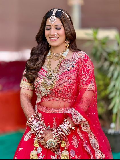 A candid moment of pure joy. This look for Bhavi was all about classic elegance, with soft brown smokey eyes and a radiant complexion that glowed.