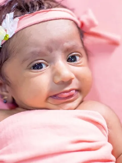 A beautiful close-up of an alert newborn. I am always ready to capture these fleeting expressions and interactions during our session.
