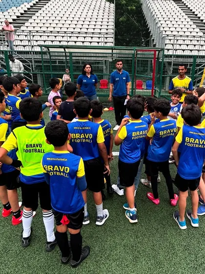 A huddle of our U9 and U11 players listens to a talk from mental conditioning experts. This shows how we integrate sports science into our elite youth programs.