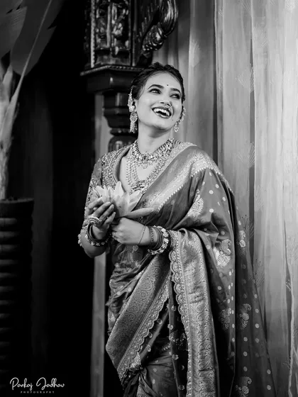 A timeless black and white portrait of a bride's infectious laughter, capturing a moment of pure joy.