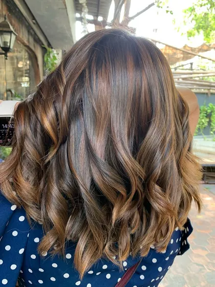 A close-up of this glowing bob. The non-bleach highlights add a beautiful, sun-kissed touch to the short cut.
