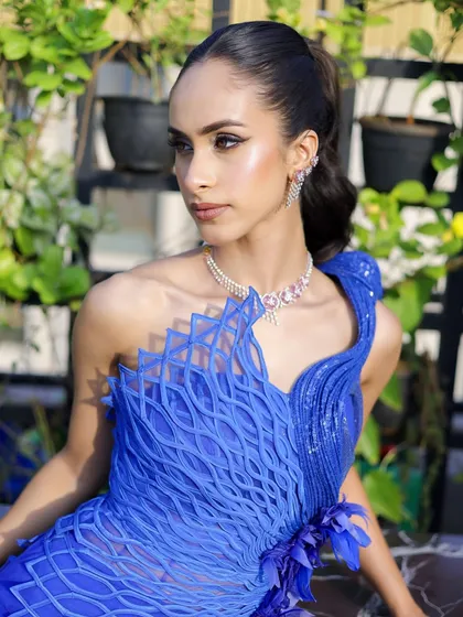 An outdoor shot where the sleek ponytail remains flawless, showcasing its hold and sharp silhouette against natural light.