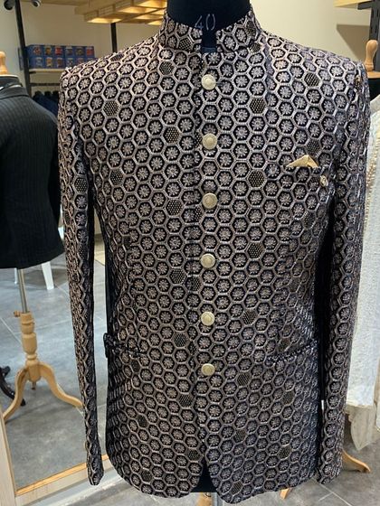 This black bandhgala features a geometric honeycomb pattern with Swarovski work, giving it a modern and sparkling finish.