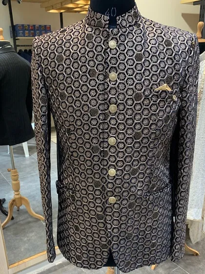 This black bandhgala features a geometric honeycomb pattern with Swarovski work, giving it a modern and sparkling finish.