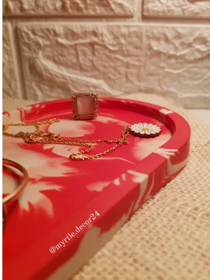 A close-up shot of the edge of our XL red and white marble tray, showing the fluid and unique patterns.