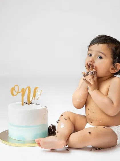 Nothing says "first birthday" quite like a cake smash. I focus on creating a clean, simple setup so your baby's messy, joyful expressions are the true centerpiece.