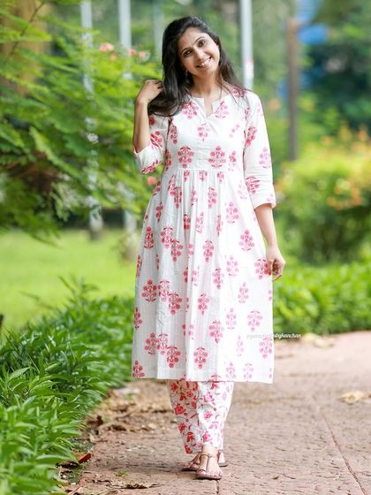 Tradition meets style in this stunning white and pink printed kurta pant set. It's a versatile outfit made from pure cotton, perfect for any occasion.