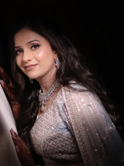 Transforming brides into their dream selves. This soft and subtle engagement look with open hair is perfect for the modern bride.