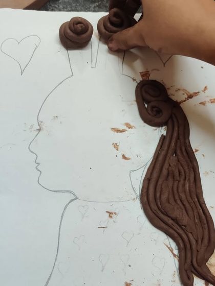 Exploring what makes us unique through clay silhouettes. The children had a wonderful time outlining their profiles and filling them with textures and shapes that represent their personalities.