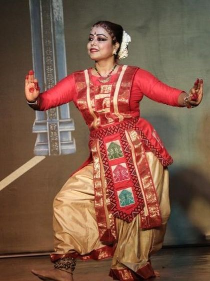 A performance of Odissi, a classical dance form known for its fluid torso movements and sculptural poses. We facilitate learning for such specialized dance forms through our network of expert gurus.